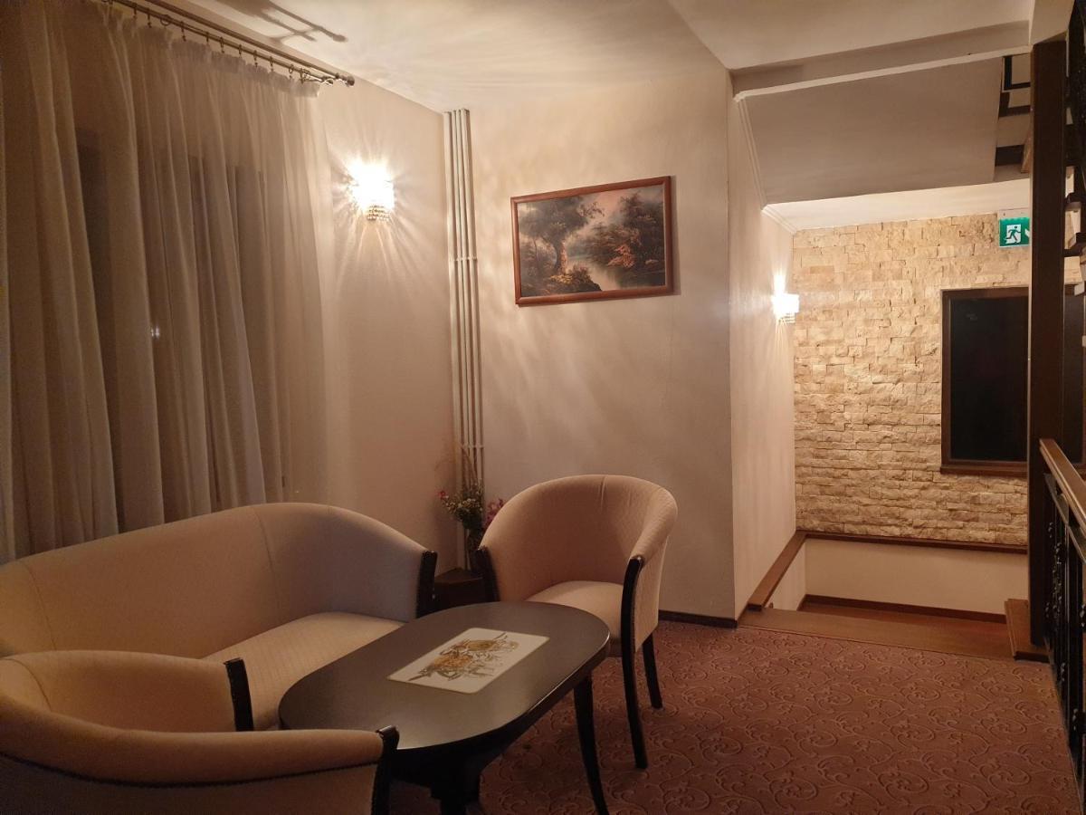Vila Tisa Tismana Kültér fotó